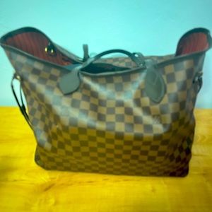 Louie Vuitton never full tote bag